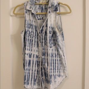 Cloth and Stone button up tank top. Super soft!